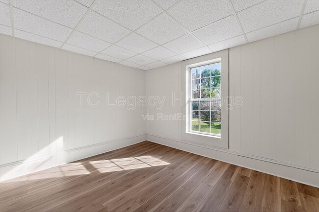 Building Photo - 139 Martin St