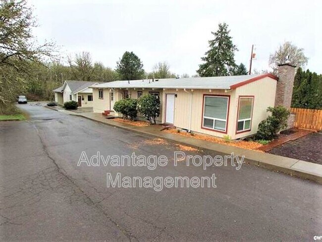 Building Photo - 4010 SW Western Blvd