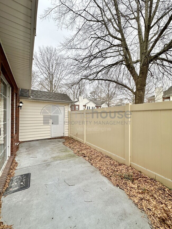 Building Photo - 5872 Ludington Dr