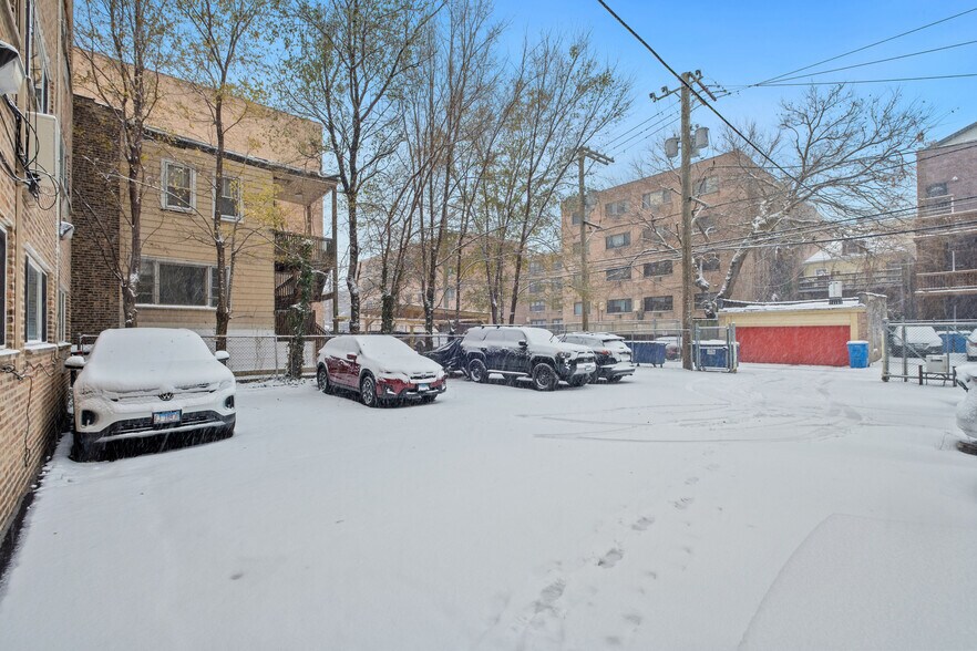 Building Photo - 5854 N Kenmore Ave