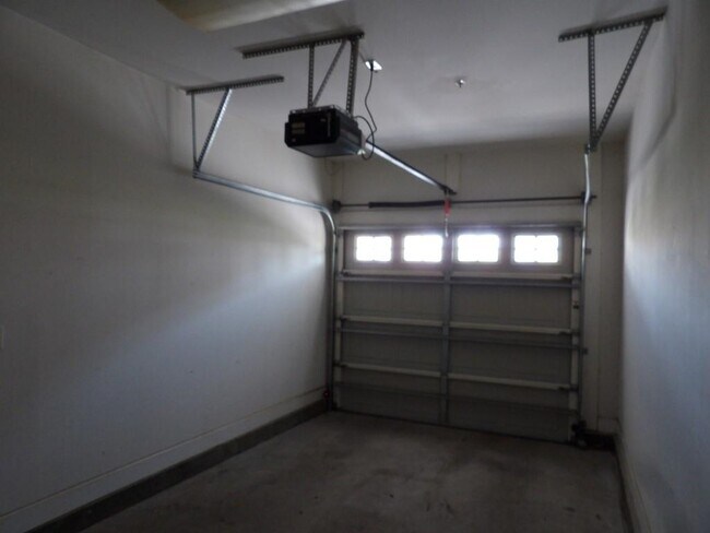 Building Photo - 2241 Waterview Dr