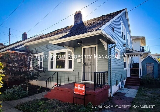 Primary Photo - 5521 N Vancouver-