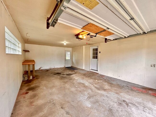 Building Photo - Four Bedroom Home in Grandville