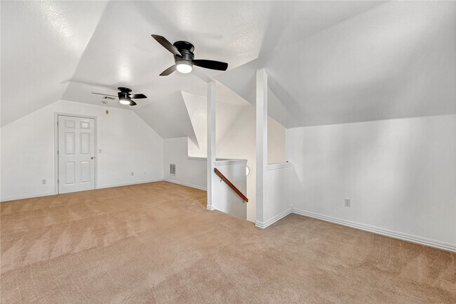 Building Photo - 903 N Quail Terrace