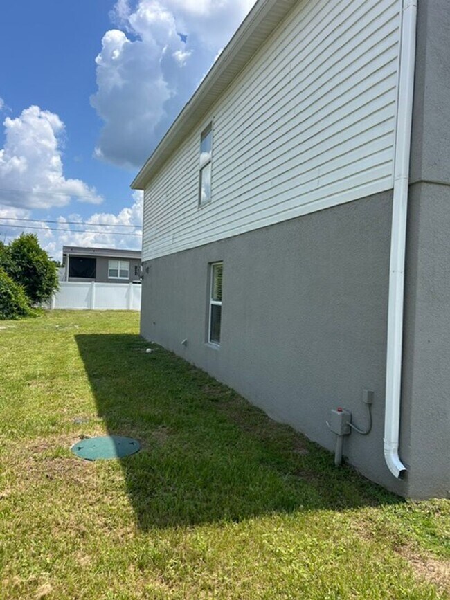 Building Photo - 2940 Bedford St