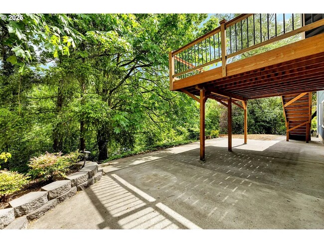 Building Photo - 1320 NW Maple Ln