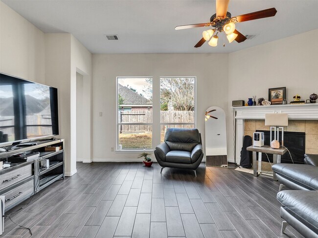 Building Photo - 24514 Bella Florence Dr