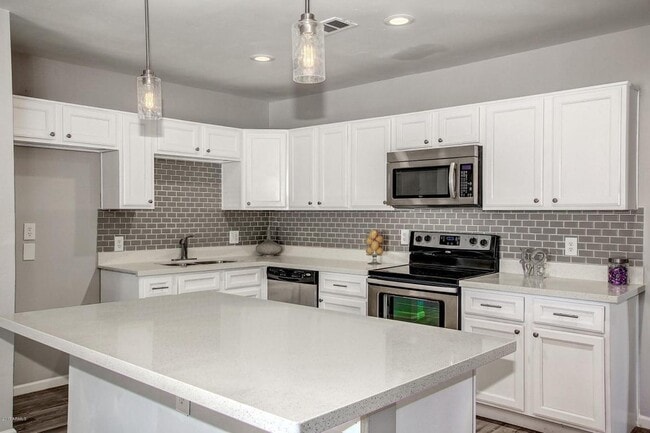 Building Photo - Beautiful Phoenix home
