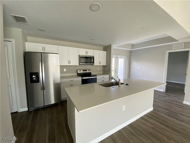 Building Photo - 2821 NW 6th Pl