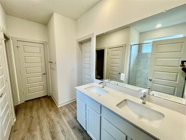 Building Photo - 2413 Sisterdale Ln