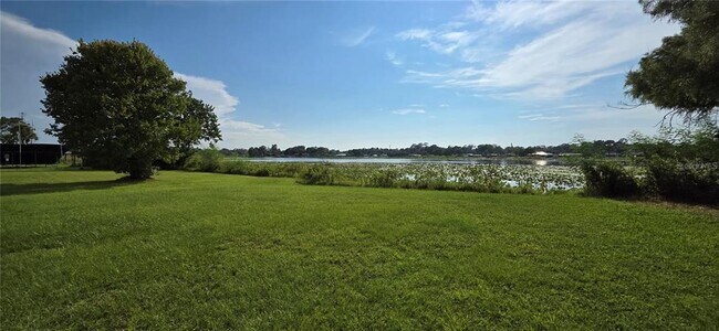 Building Photo - 1216 W Wellington Dr