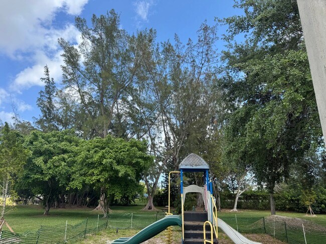 Building Photo - AVAILABLE NOW For Rent 2BD/2.5BA FULLY REN...