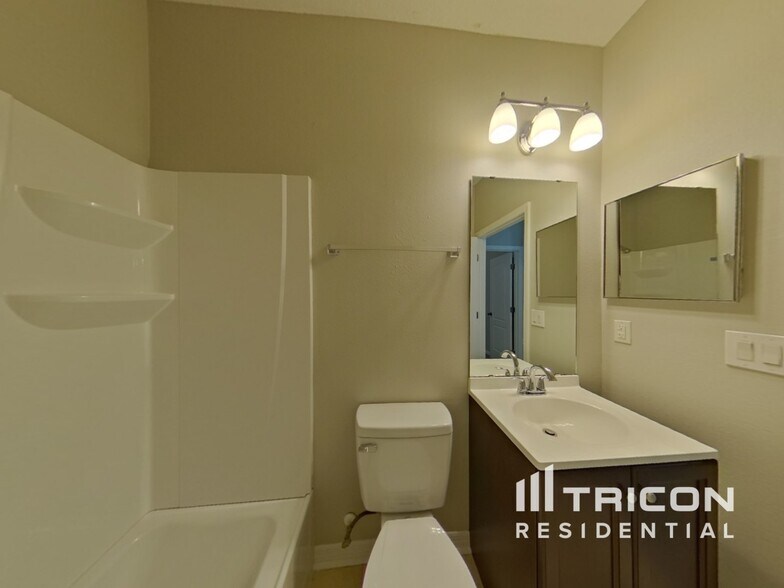Building Photo - 3571 Live Oak Hollow Dr
