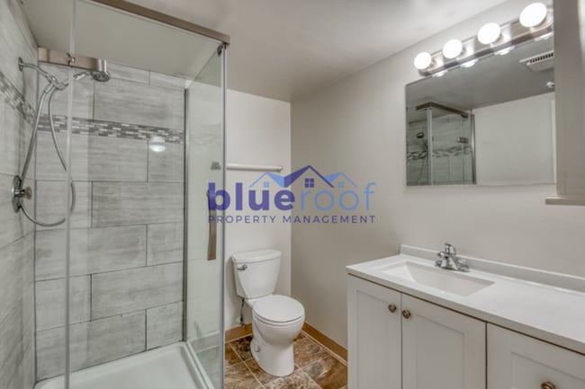 Building Photo - 3242-3248 SE Alder Ct - 3242.5