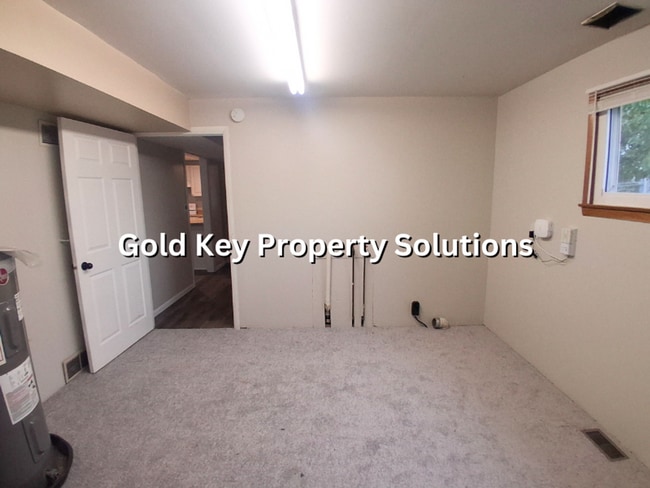 Building Photo - 1902 Rosemont Ave