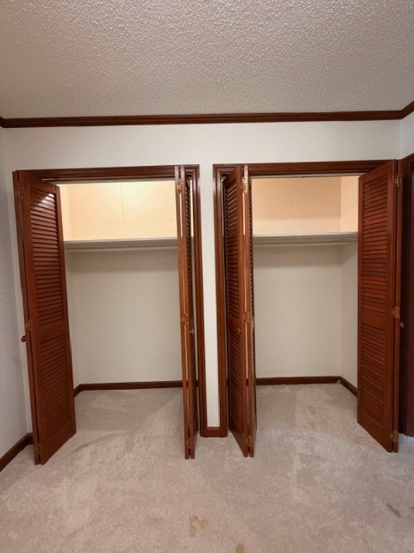 Building Photo - 250 Running Deer Rd