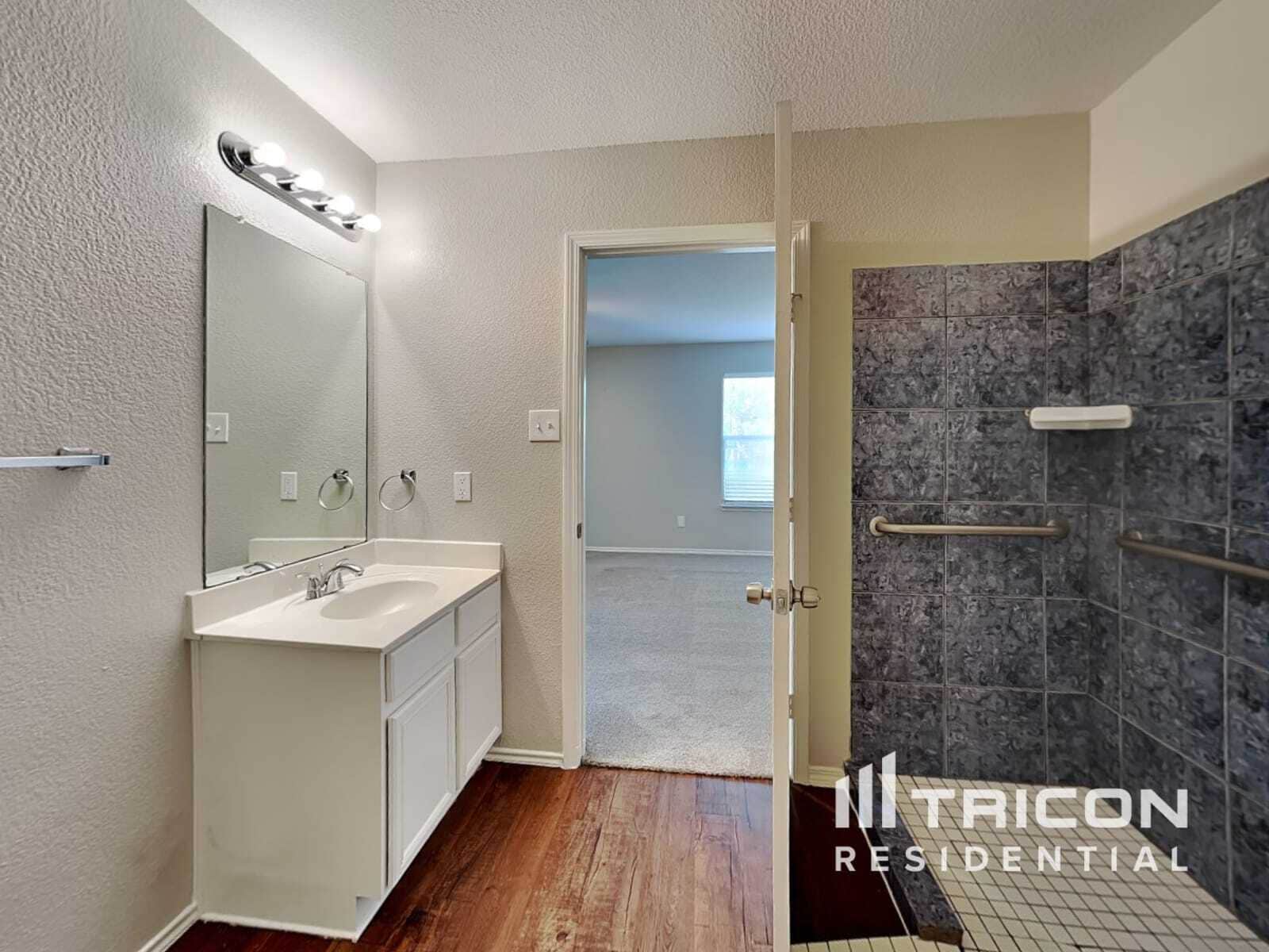 Building Photo - 5448 Kleberg Dr