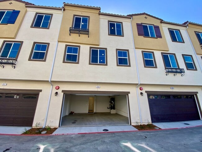 Building Photo - 315 Liberty Wy