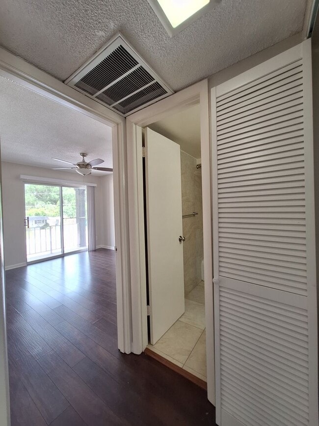 Building Photo - Charming 2-Bedroom Condo in Scenic Winter ...