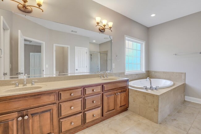 Building Photo - 1821 Old Carriage Trail