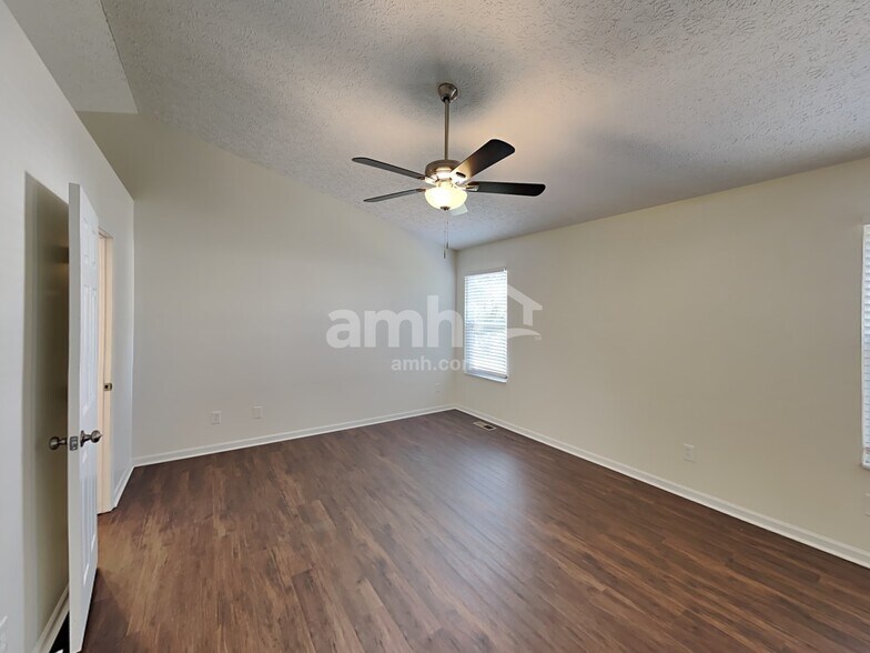 Building Photo - 1320 Wild Horse Dr