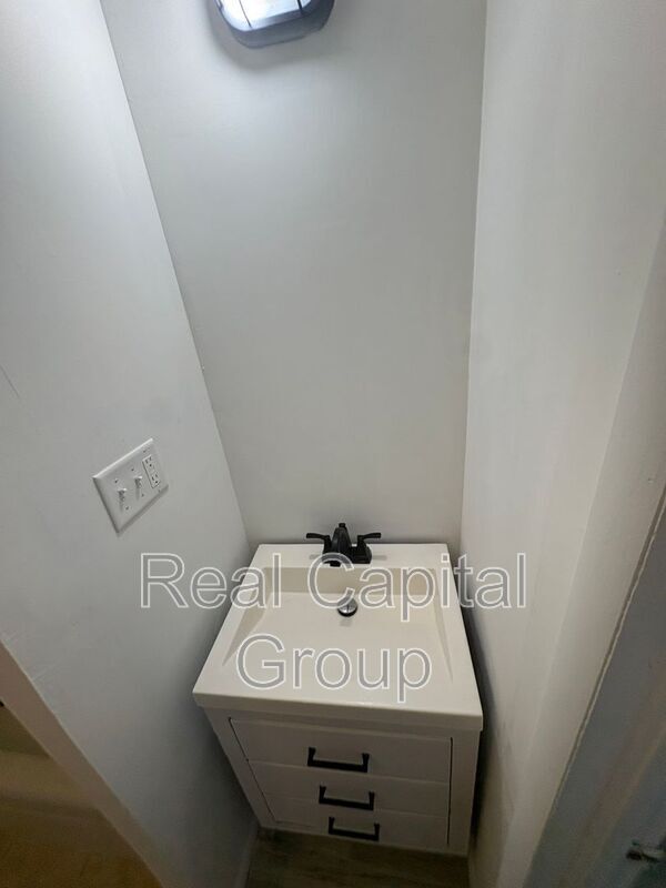 Building Photo - 1210 1st Ave