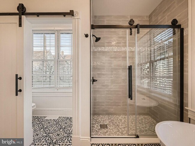 Building Photo - 2100 Rosalie Ave