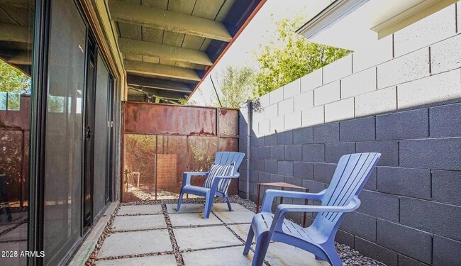 Building Photo - 902 W Verde Ln