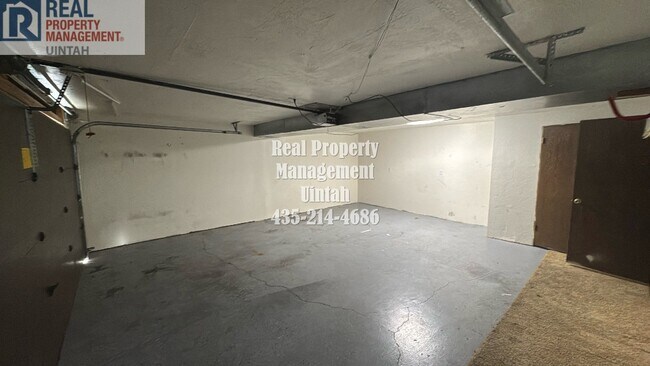 Building Photo - 3 Bedroom, 1.5 Bath Town home.