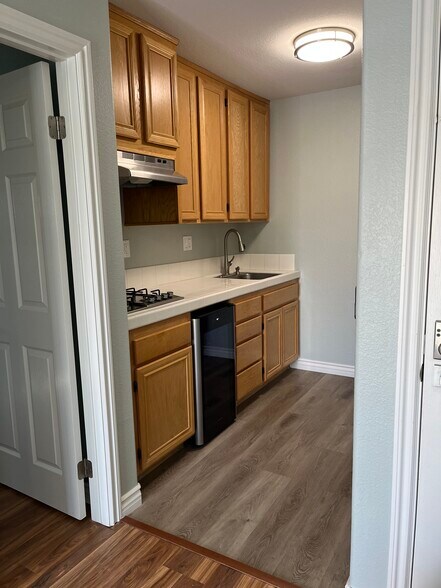 Building Photo - 24940 Butterchurn Rd