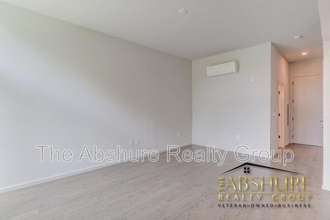 Building Photo - 600 S Duke St