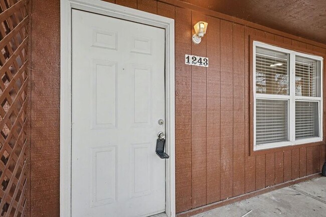 Building Photo - 1241-1247-1247 W Sunset Dr