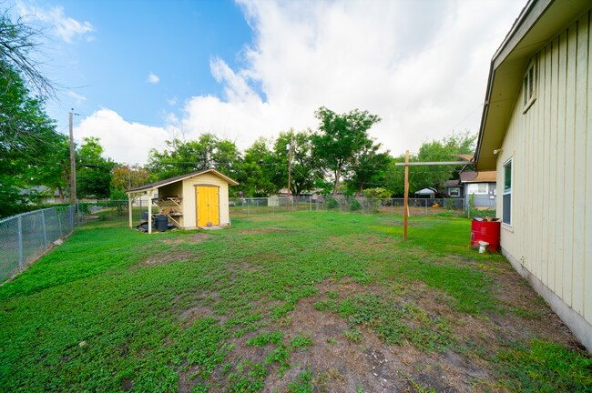 Building Photo - Updated 3-Bedroom Home with Private Yard &...