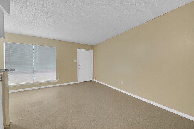 Building Photo - Make this charming studio your new home!