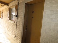 Building Photo - Cozy Two Bedroom One Bathroom Corner Apart...