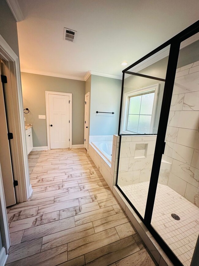 Building Photo - 202 Landings Pointe Ln