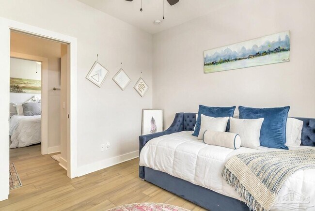 Building Photo - 606 W Intendencia St