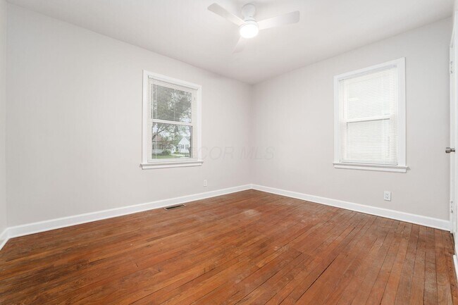 Building Photo - 884 S Chesterfield Rd