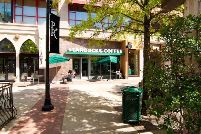 Building Photo - Spacious 1-bedroom, 1-bath condo