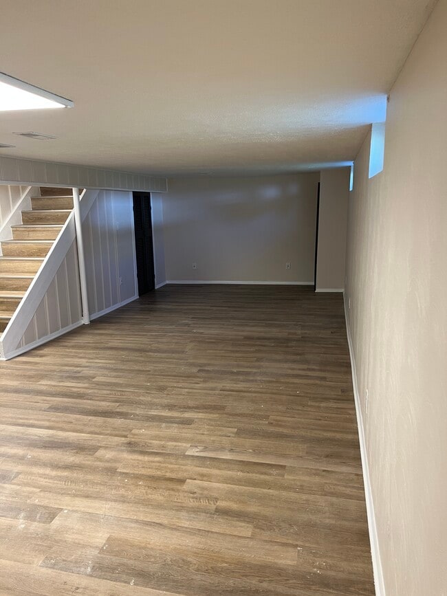 Building Photo - 1122 Sharon Ave