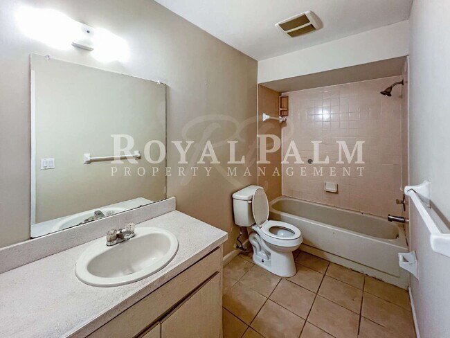 Building Photo - Start Fresh in Fort Myers Before the Ball Drops  – Renovated 3BR/2BA Duplex Sleighing with an Ope...