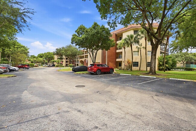Building Photo - 10401 W Broward Blvd