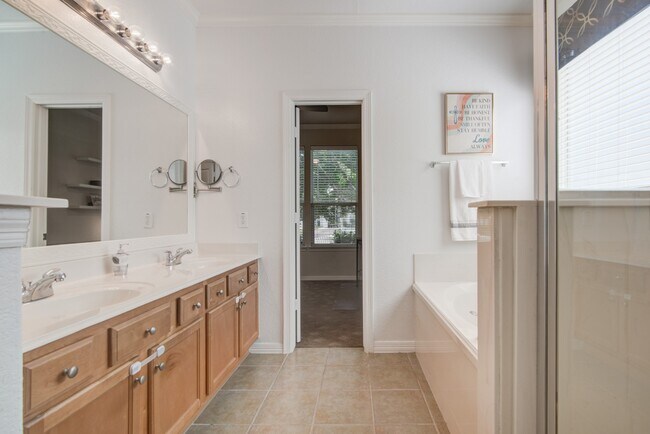 Building Photo - 55 Middle Borondo