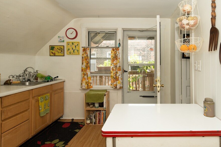 Building Photo - 2015 W Iowa St