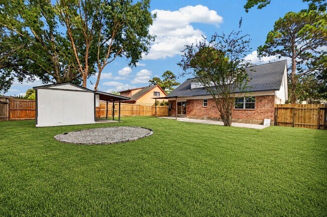 Building Photo - 2426 Woodsdale Blvd