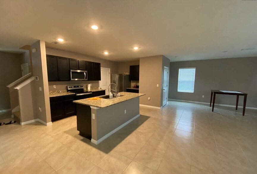 Building Photo - 17055 Oval Rum Dr