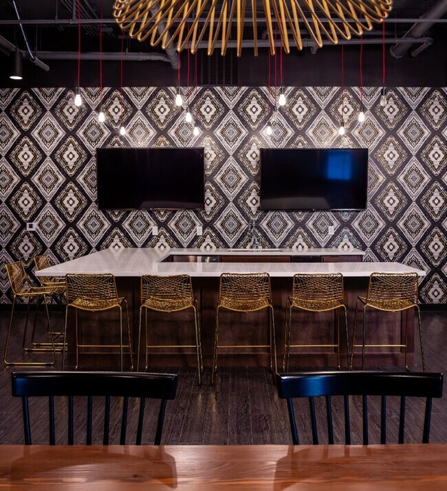 Building Photo - 1400 E Walnut St