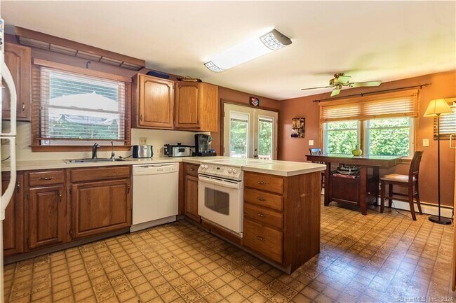 Building Photo - 70 Ivy Rd