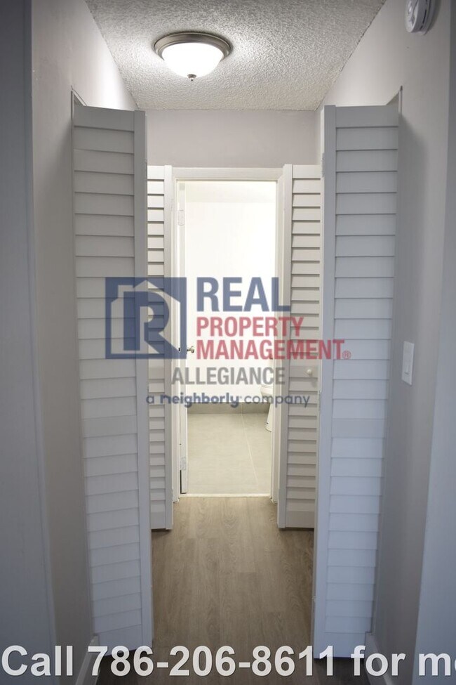 Building Photo - Modern Charm: Newly Renovated 2 Bed 2 Bath...