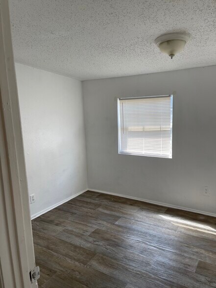 Building Photo - 8722 N Brooks St